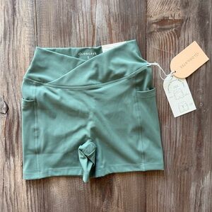 Blogilates Crisscross Scrunch Bike Shorts Women’s Small NWT Hedge Green